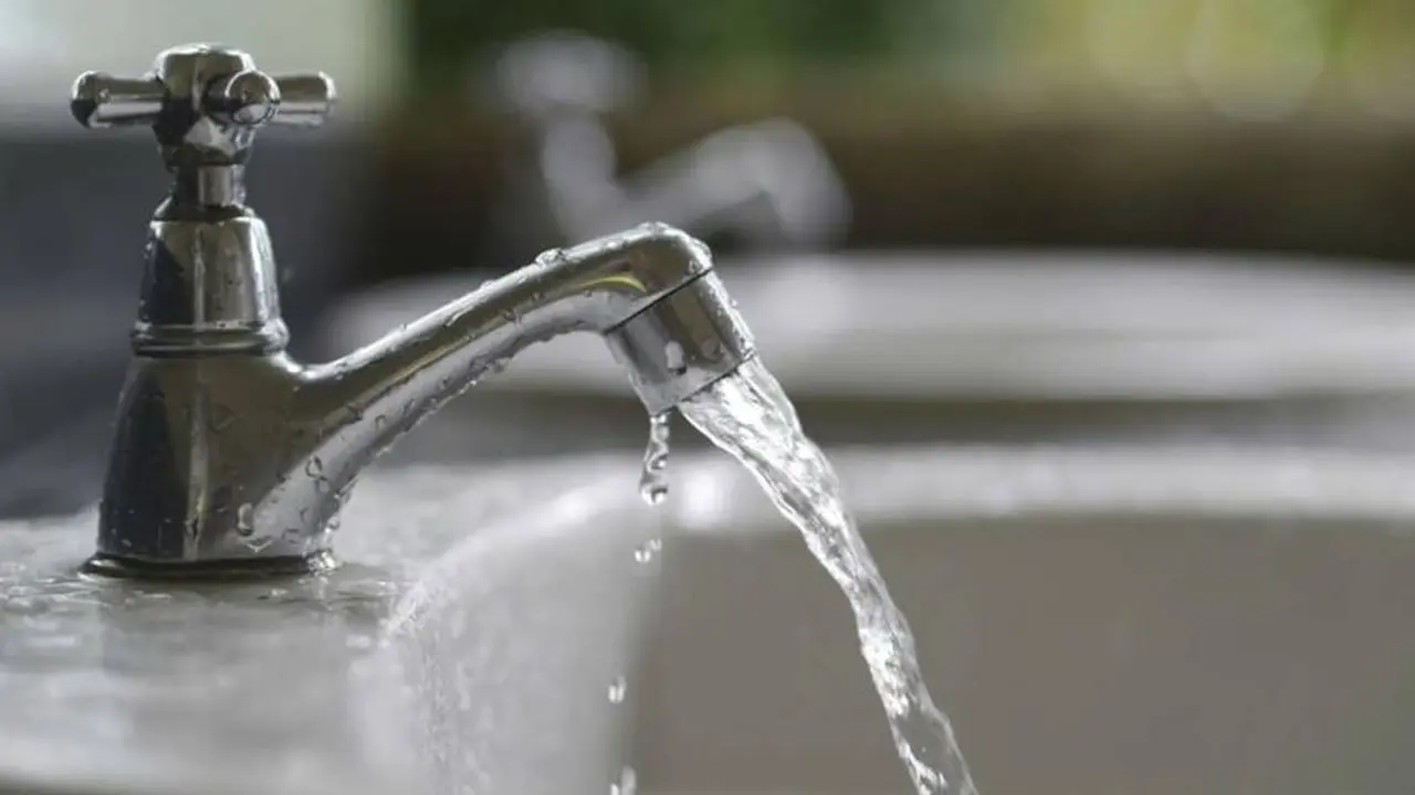 El agua caliente consume bastantes recursos