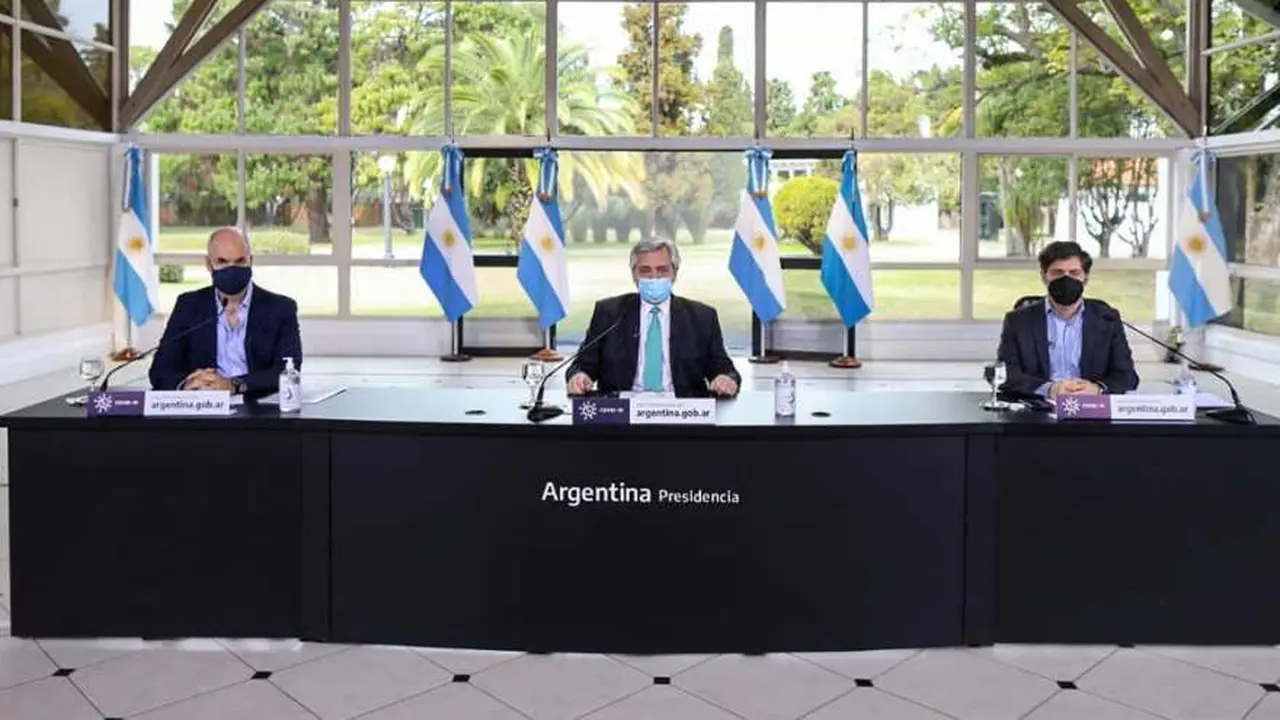 El presidente Alberto Fernández junto a Horacio Rodríguez Larreta y Axel Kicillof.