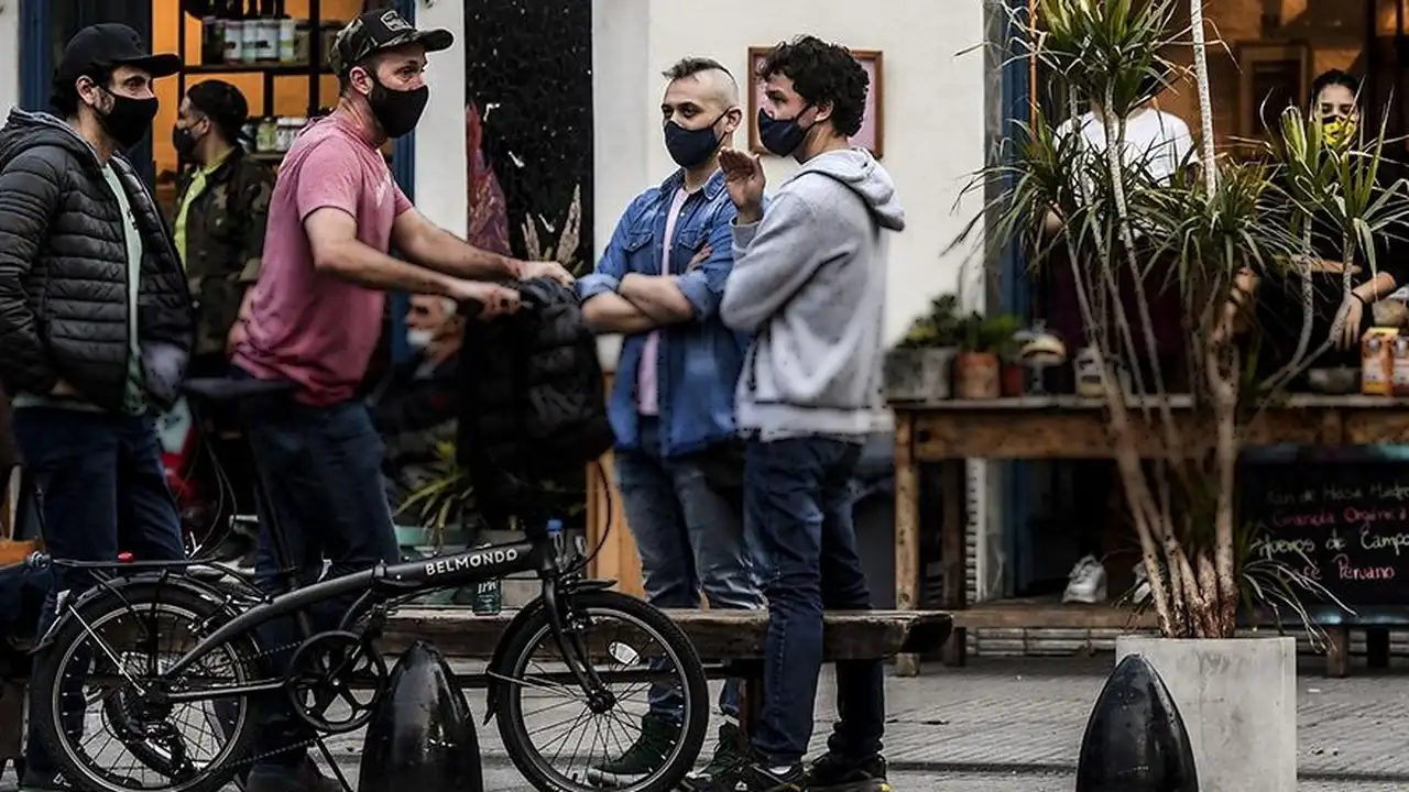 El DNU prohibió las reuniones en todo el país