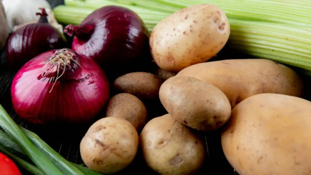 Las papas y las cebollas no deberían guardarse juntas