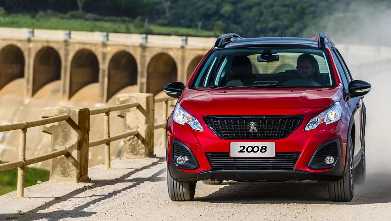 El Peugeot 2008 adopta la nueva línea de diseño de la marca.