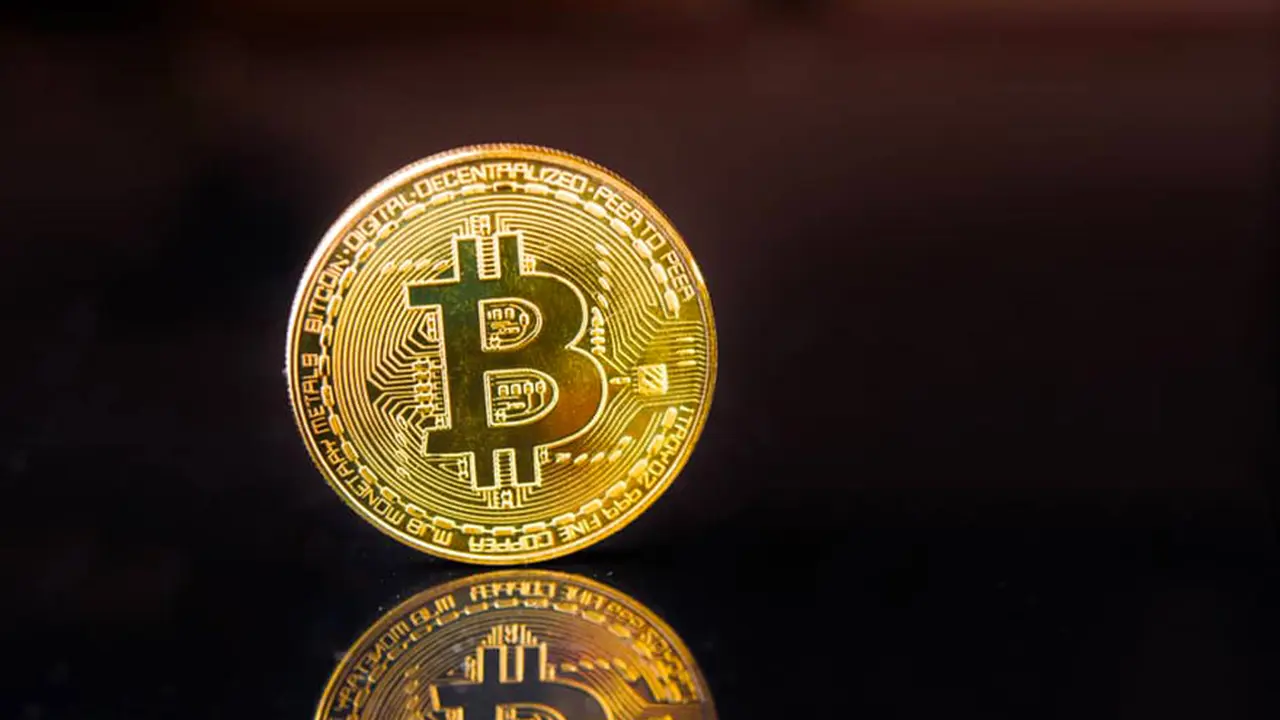 ¿Se frena el boom de las criptomonedas?:  por qué expertos alertan que caerá su cotización