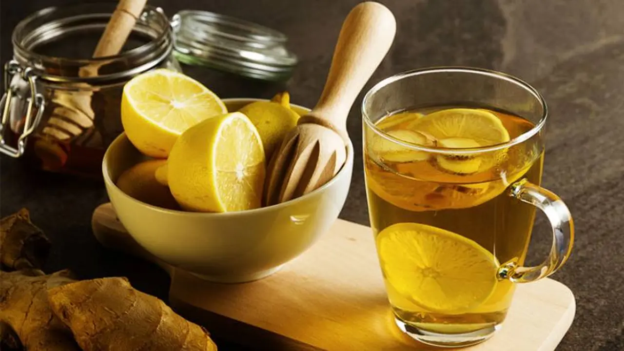 El agua con limón puede ayudar a mantener el cuerpo saludable