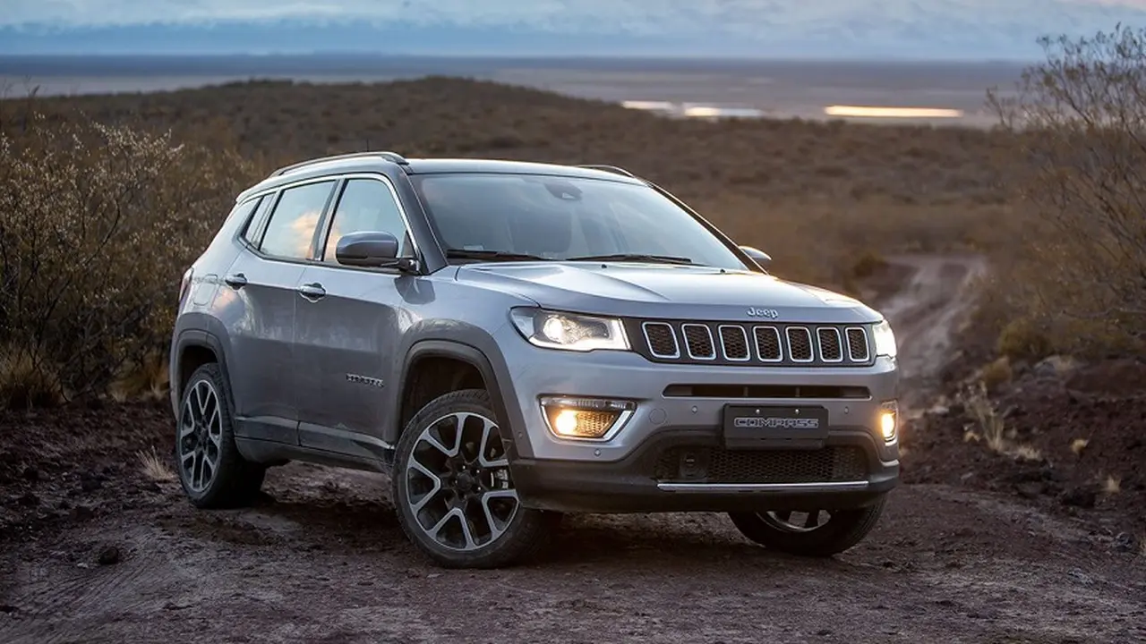 Jeep Compass, renovado por fuera.