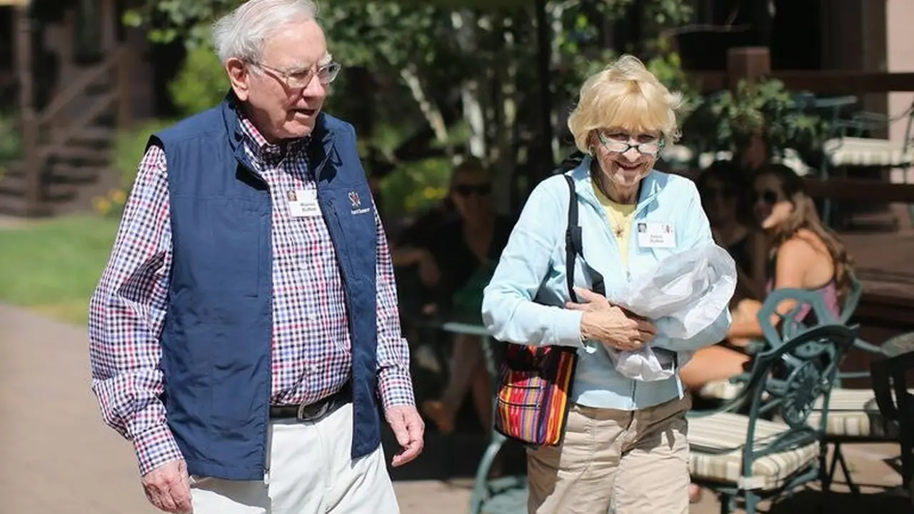 Warren Buffett y su esposa, Astrid, en Sun Valley en 2014.