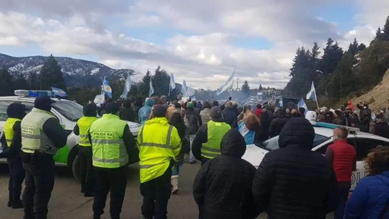 Uno de los banderazos organizados contra la toma de tierras.
