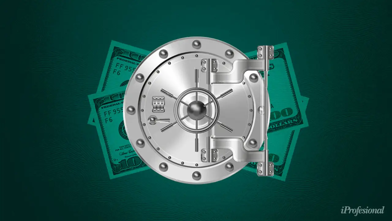 ¿Se corta la racha negativa de los depósitos en dólares? Esto podría pasar en diciembre por el efecto "Bienes Personales"