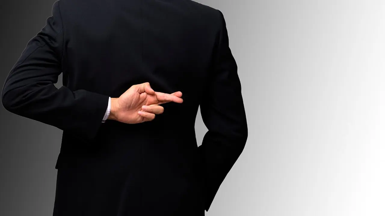 Mentir es lo peor que puedes hacer al pensar cómo hacer un currículum que te consiga tu próximo empleo
