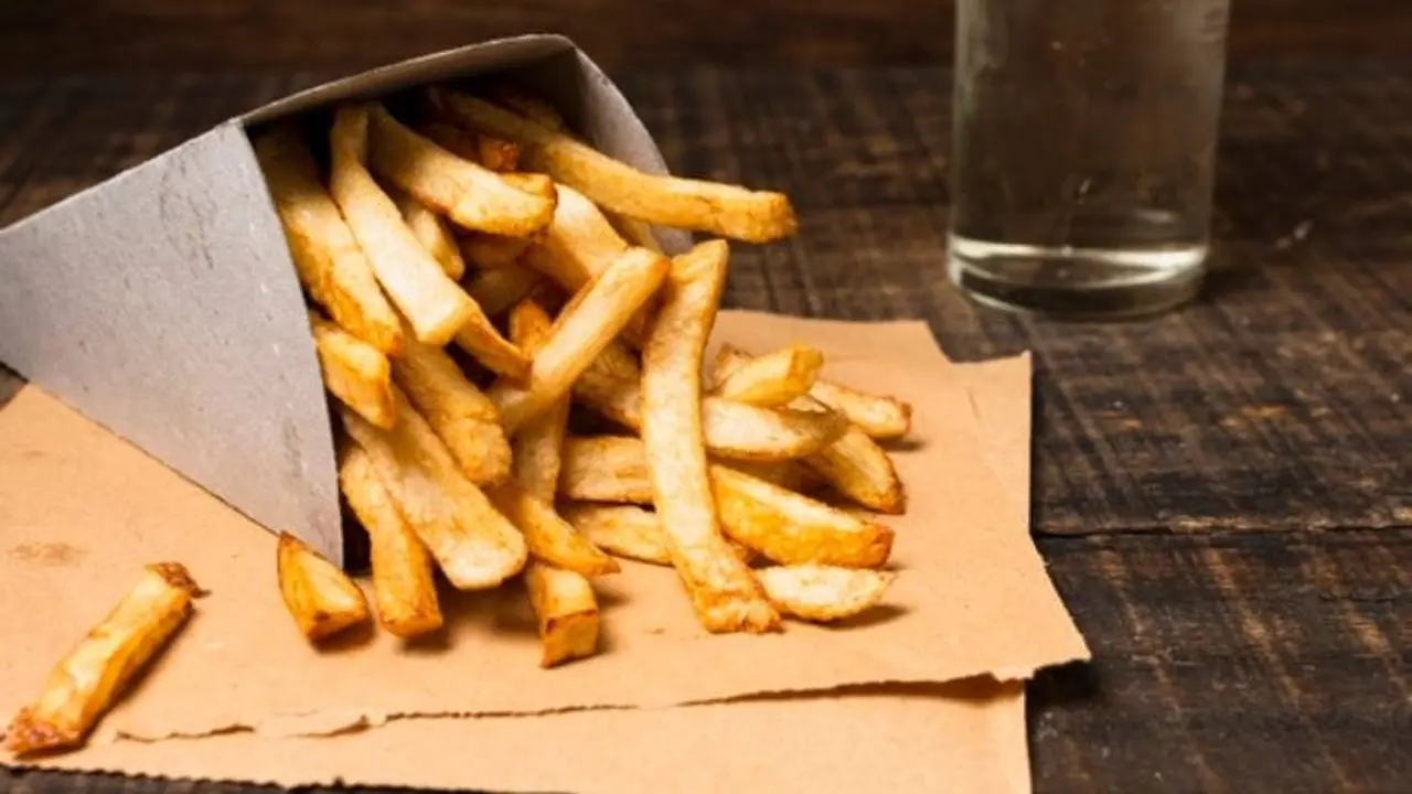 Si se cocinan por mucho tiempo las papas fritas pueden producir una sustancia tóxica