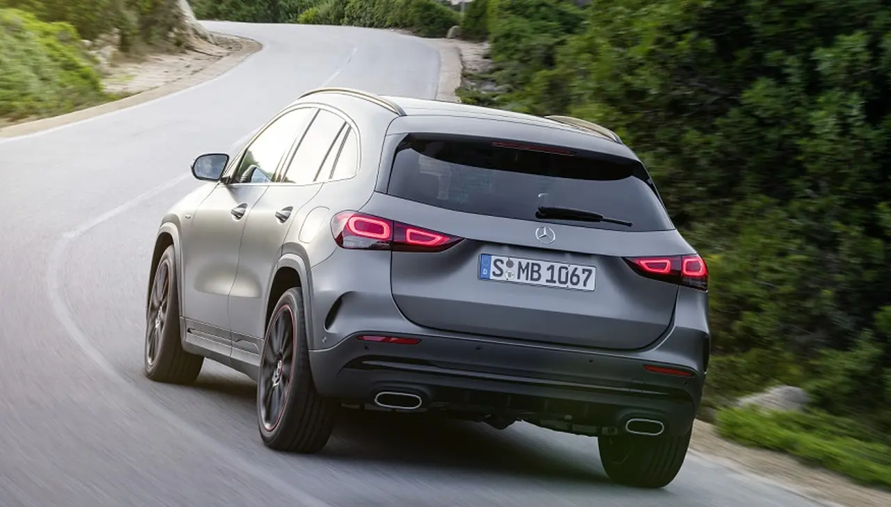 Mercedes Benz GLA, con más espacio en el baúl.