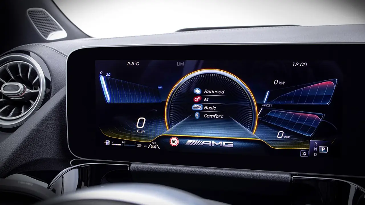 Mercedes Benz GLA, con una súper pantalla.