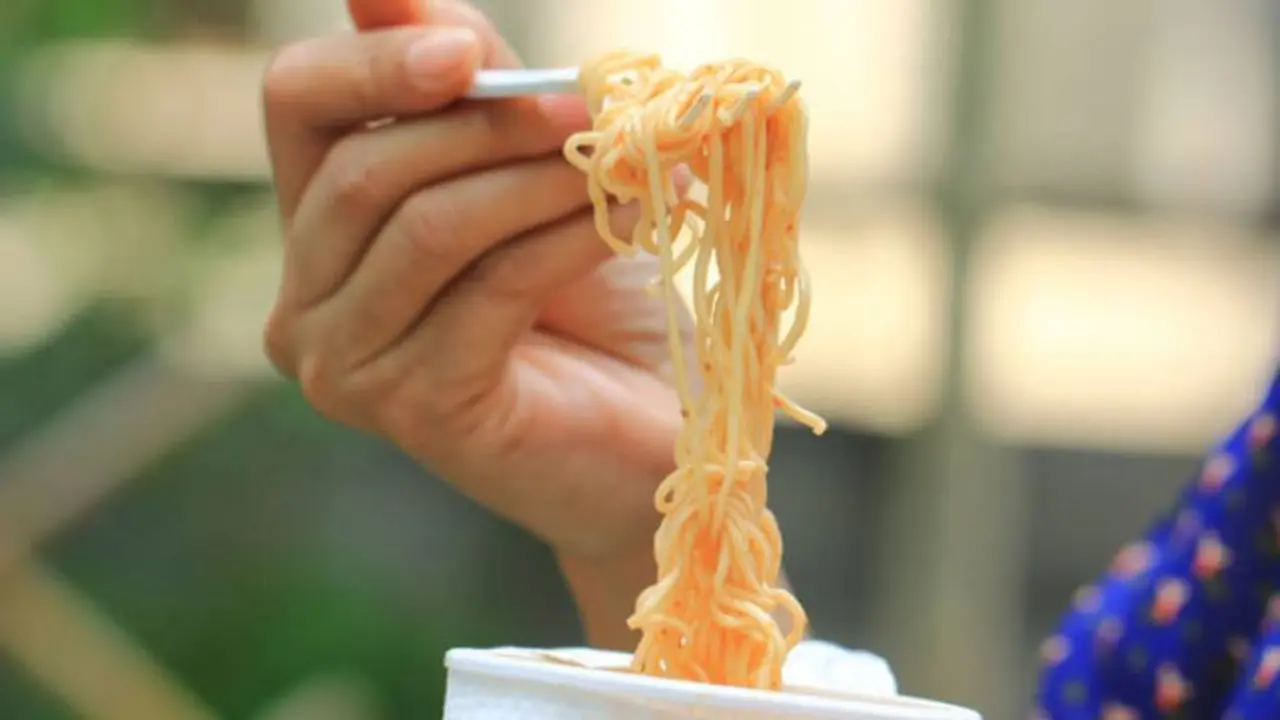 Las sopas instantáneas son una alternativa rápida, pero no siempre saludable