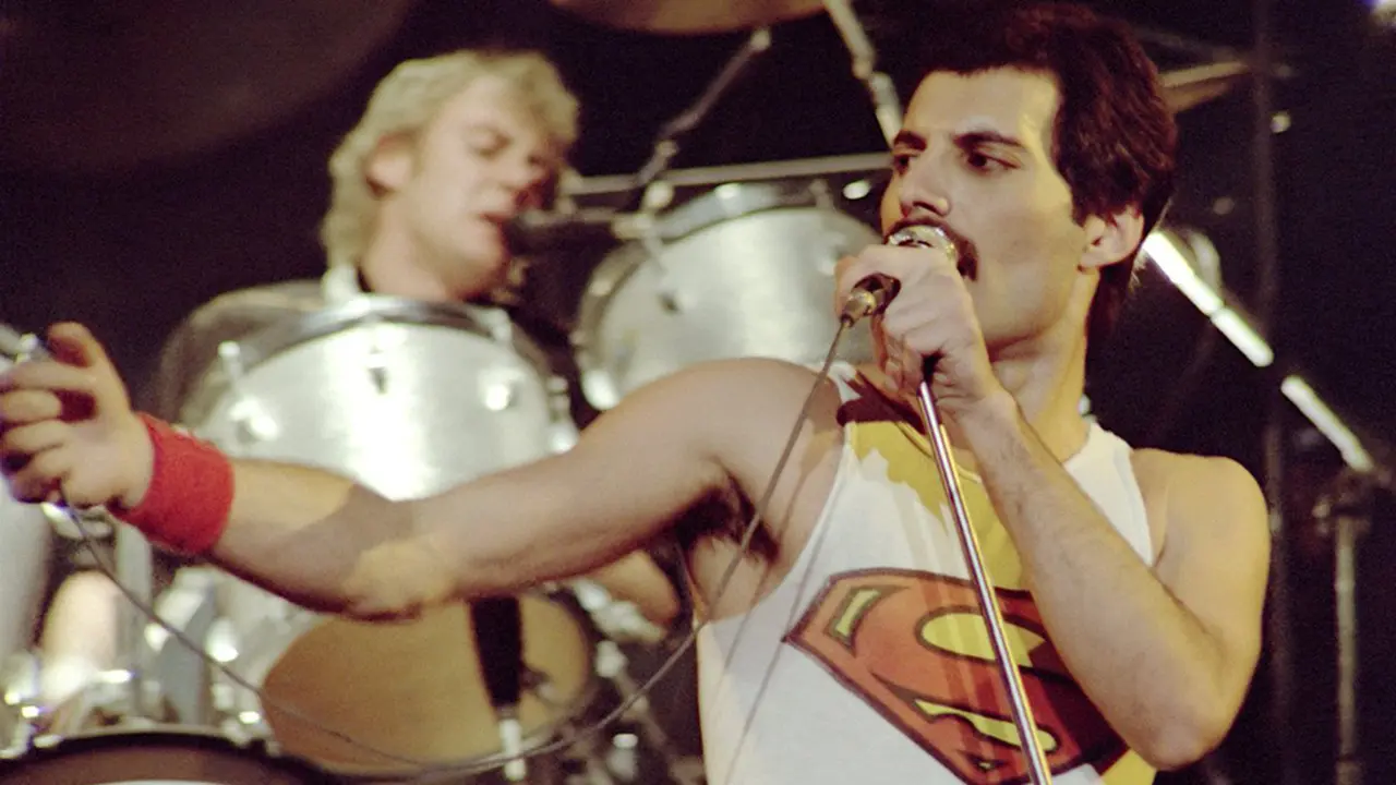 Freddie Mercury en uno de sus recitales