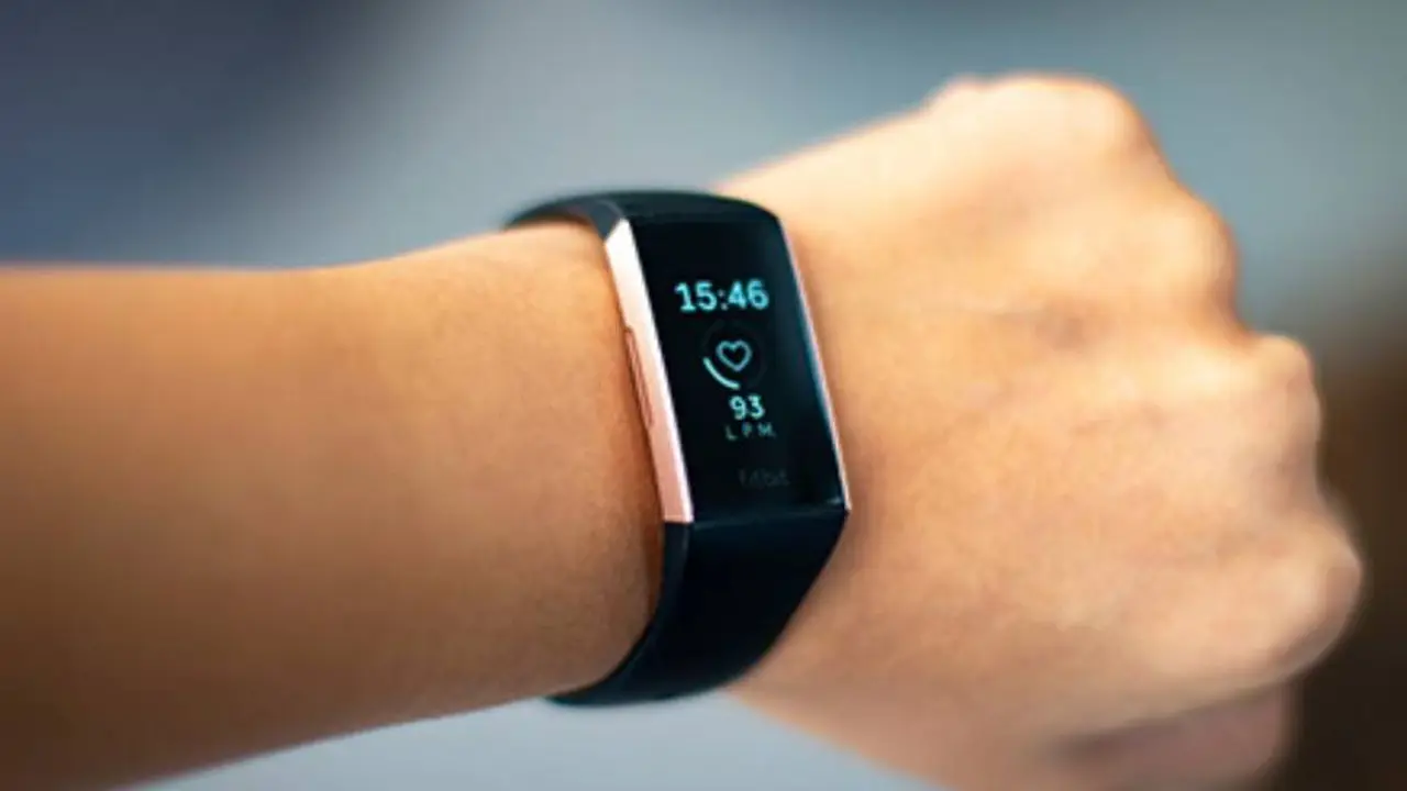 Las pulseras Fitbit son uno de los regalos para mamá