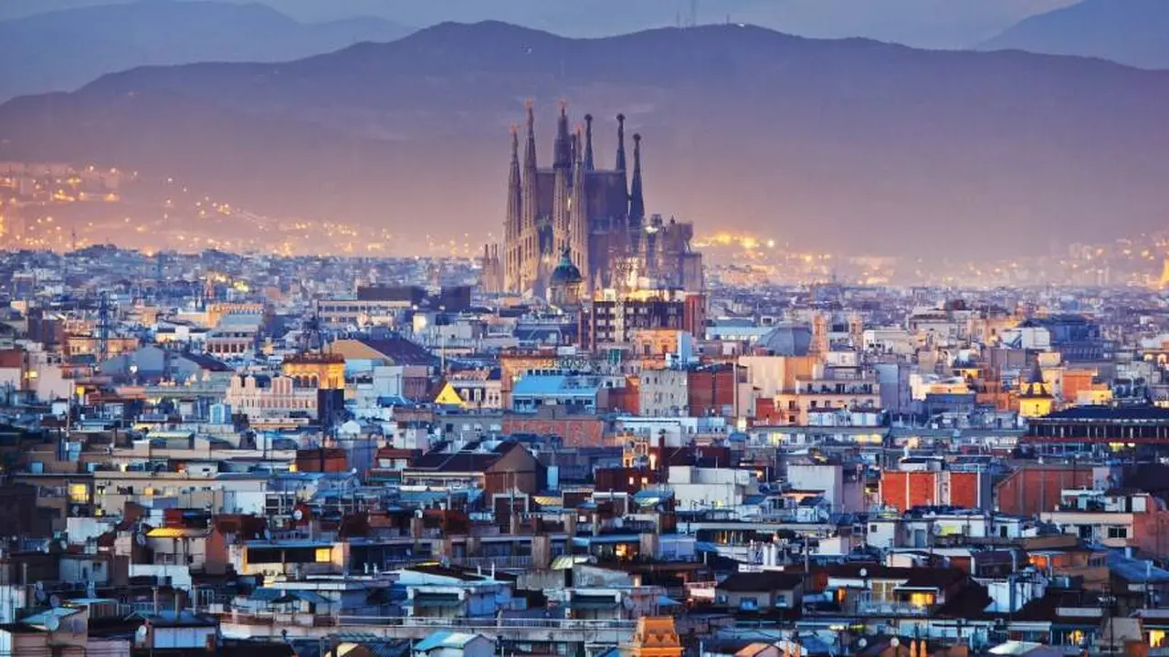 La Sagrada Familia, uno de los principales atractivos turísticos de Barcelona.