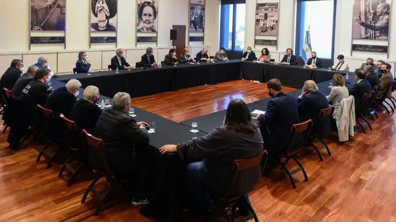 El Gobierno recibió a empresarios y gremios este lunes.