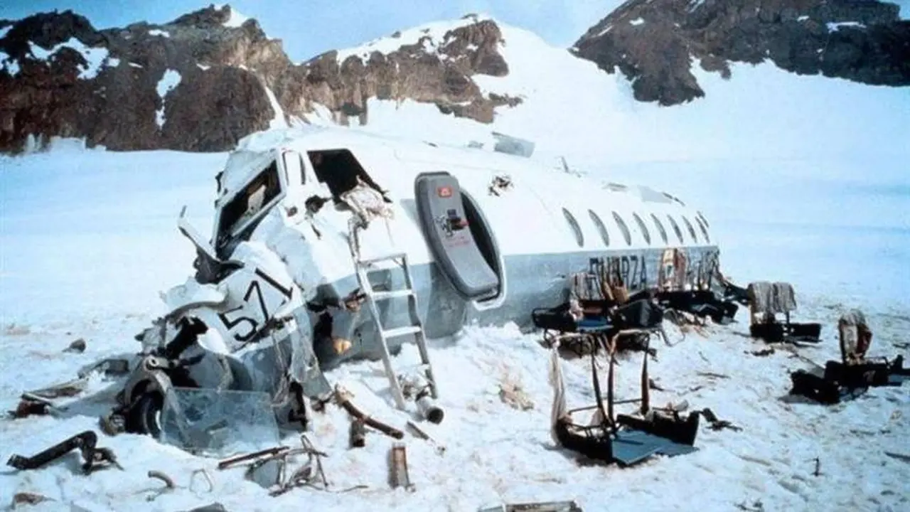 Los restos del avión de la Fuerza Aérea Uruguaya 