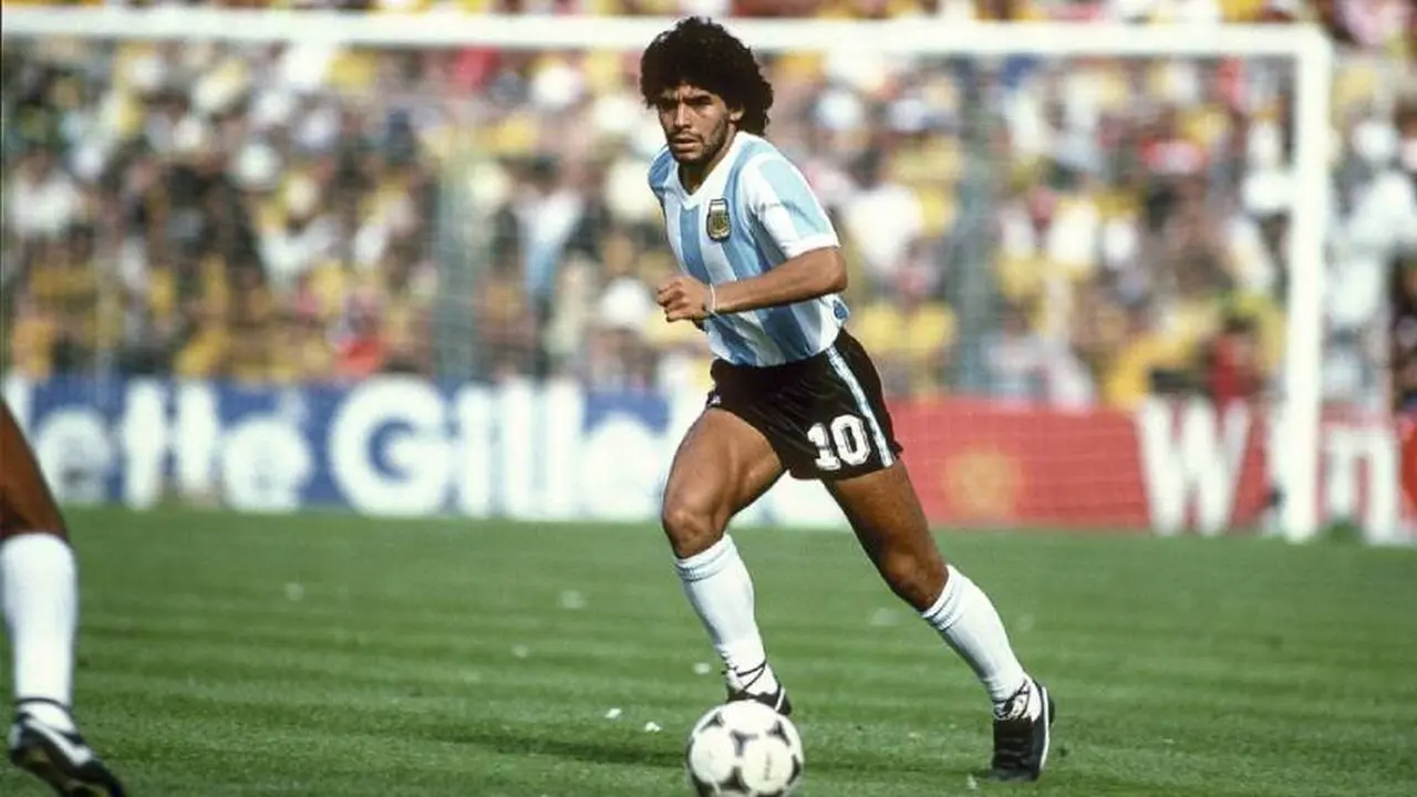 Diego Maradona vistiendo la camiseta argentina