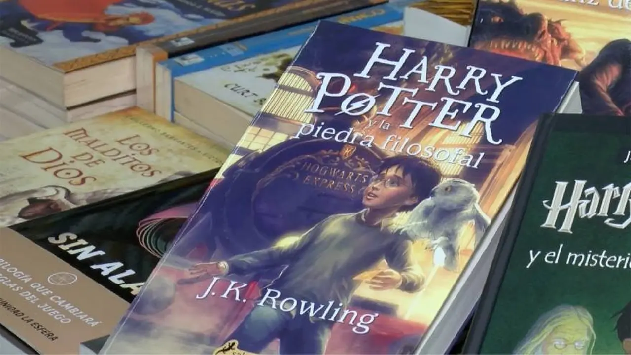 J.K. Rowling vendió los derechos de su primer libro en 1999