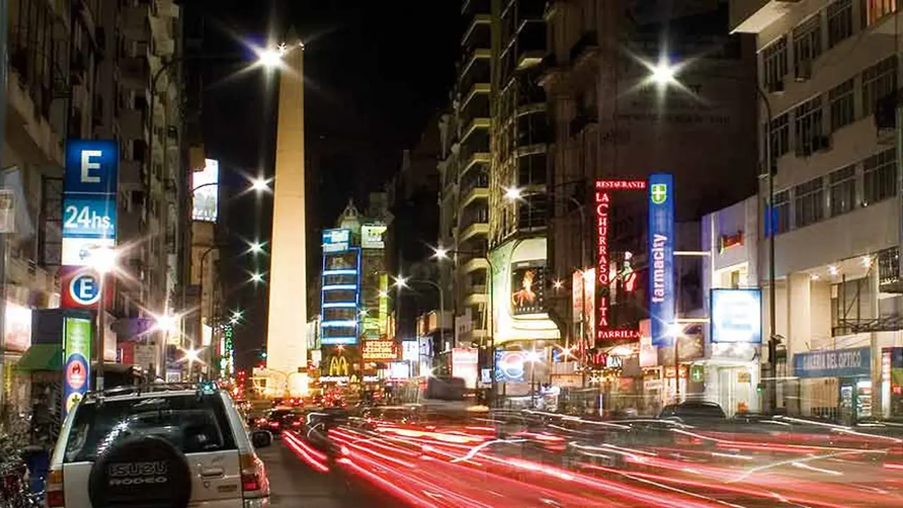 Los teatros de la avenida Corrientes pugnan por volver a la actividad.