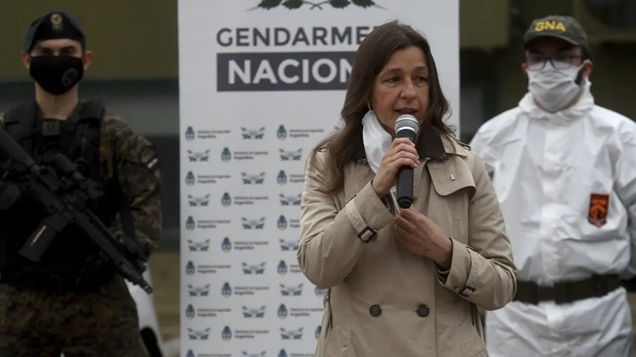La ministra de Seguridad, Sabina Frederic, derogó en 2019 el protocolo para el uso de pistolas Taser