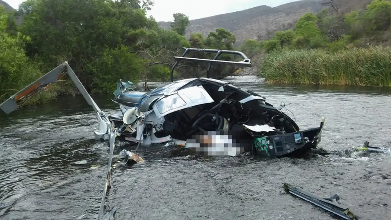 La primera foto que se conoció del helicóptero accidentado.