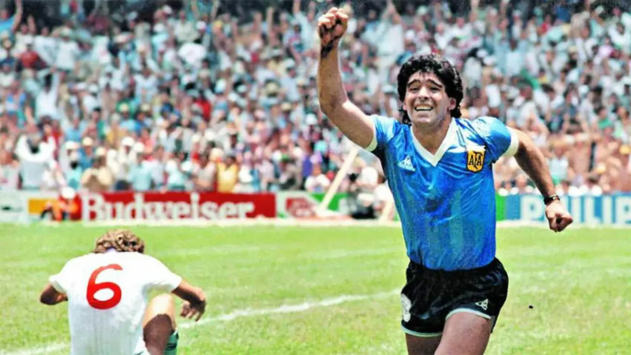 Maradona en el histórico partido contra Inglaterra.