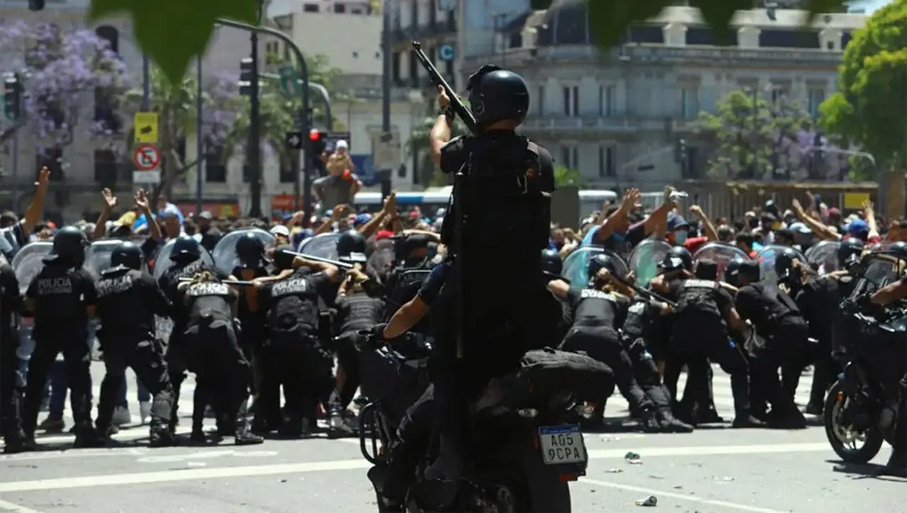 El Gobierno apuntó contra Larreta por graves incidentes en funeral de Maradona: "Frenen esta locura"