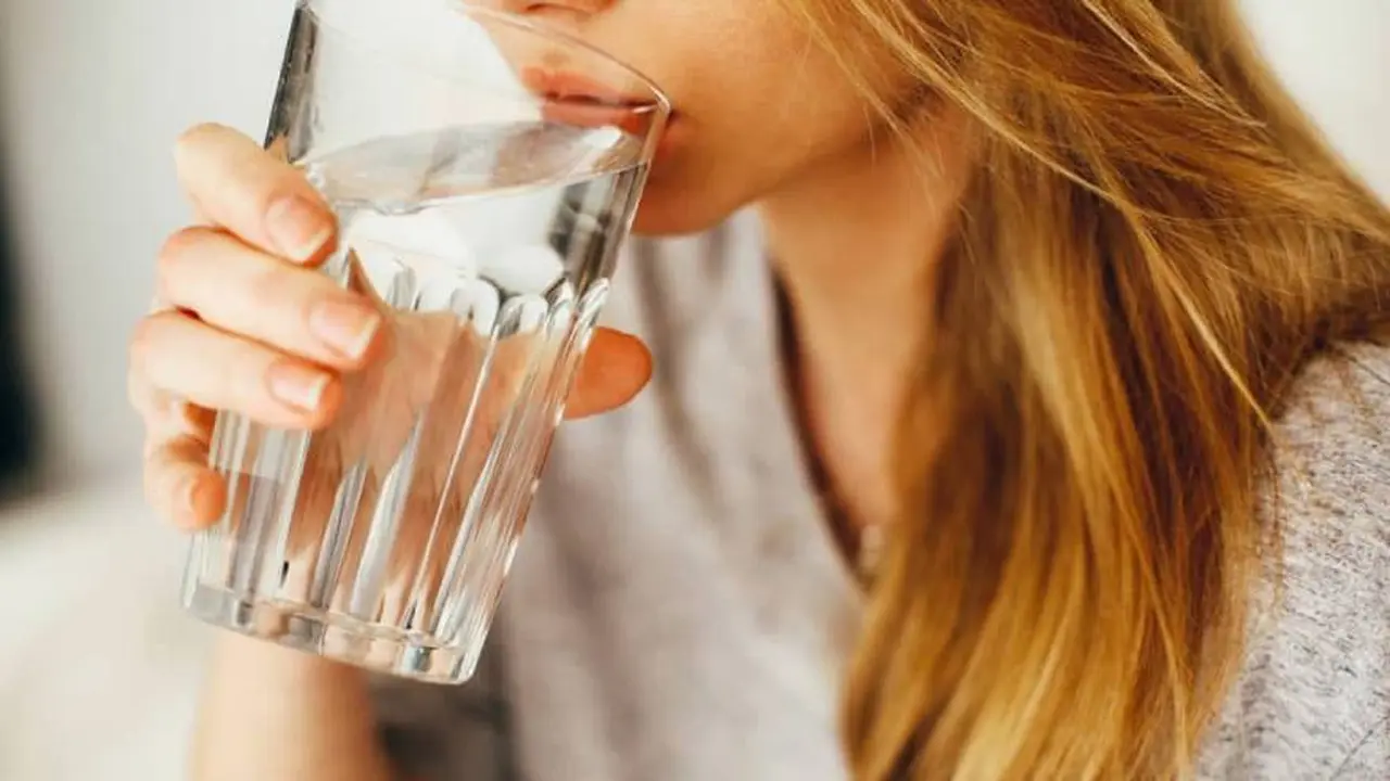 La hidratación es una de las pautas clave para mantenerse saludable
