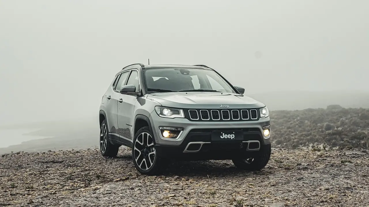 Jeep Compass, el único SUV mediano en el top ten.