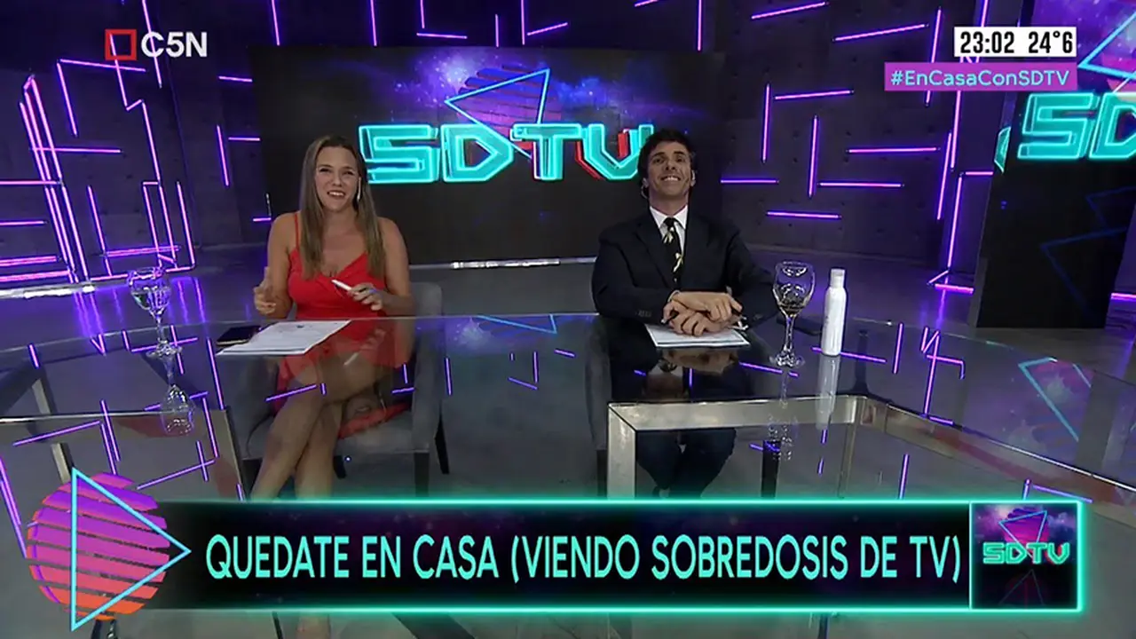 Robertito Funes Ugarte y Luciana Rubinska conduciendo el programa que abandona el periodista