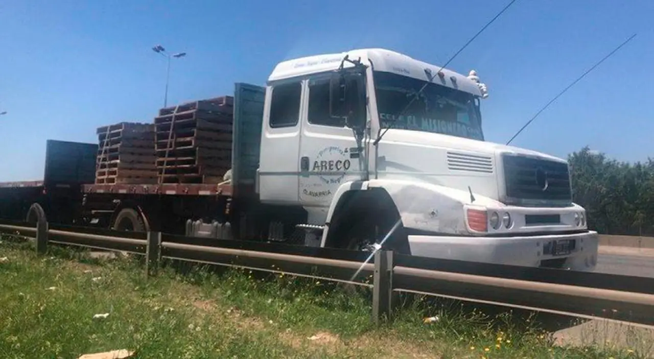   La rueda de auxilio del camión, por motivos que se desconocen, se desprendió y mató a una mujer de 40 años