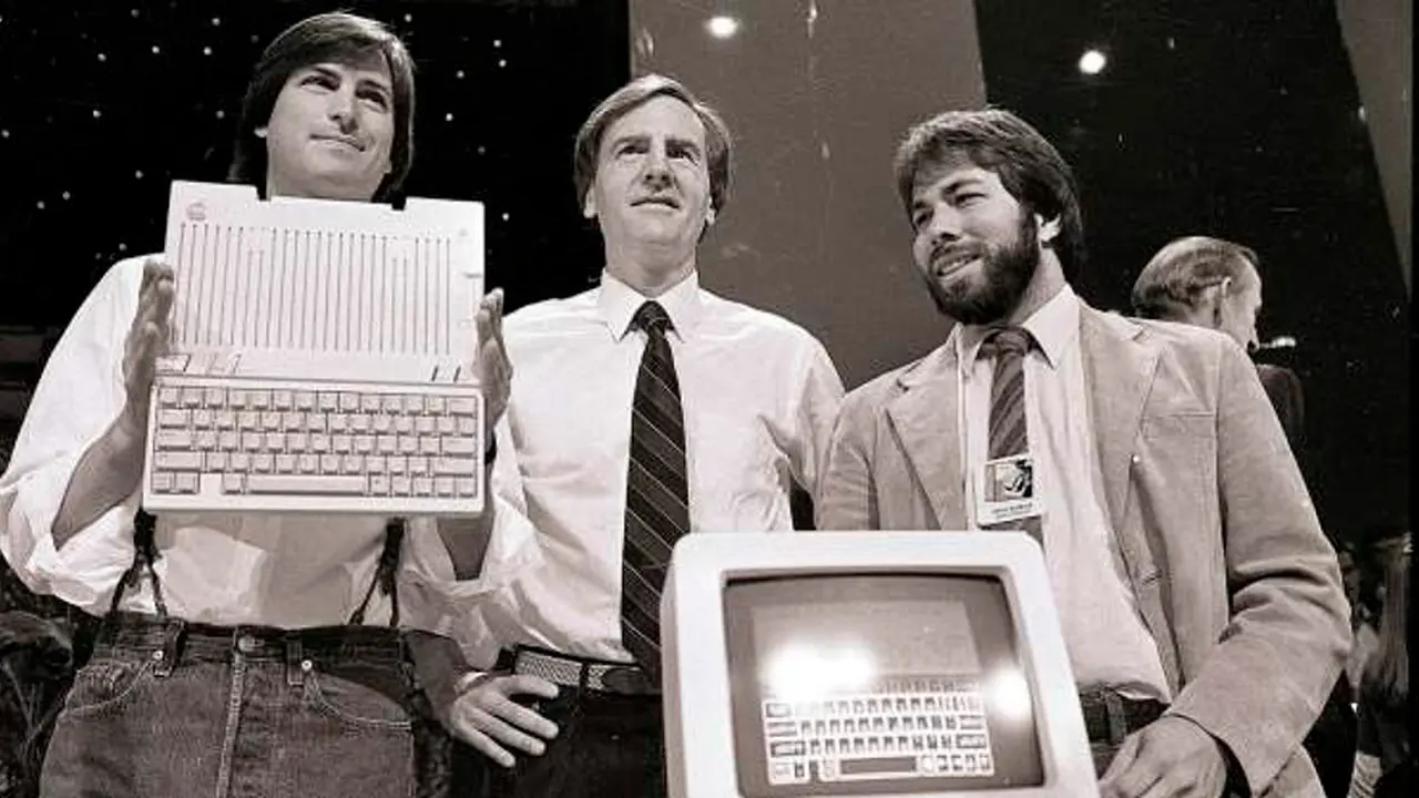 Steve Jobs y su gusto por las manzanas y eso fue determinante para el nombre