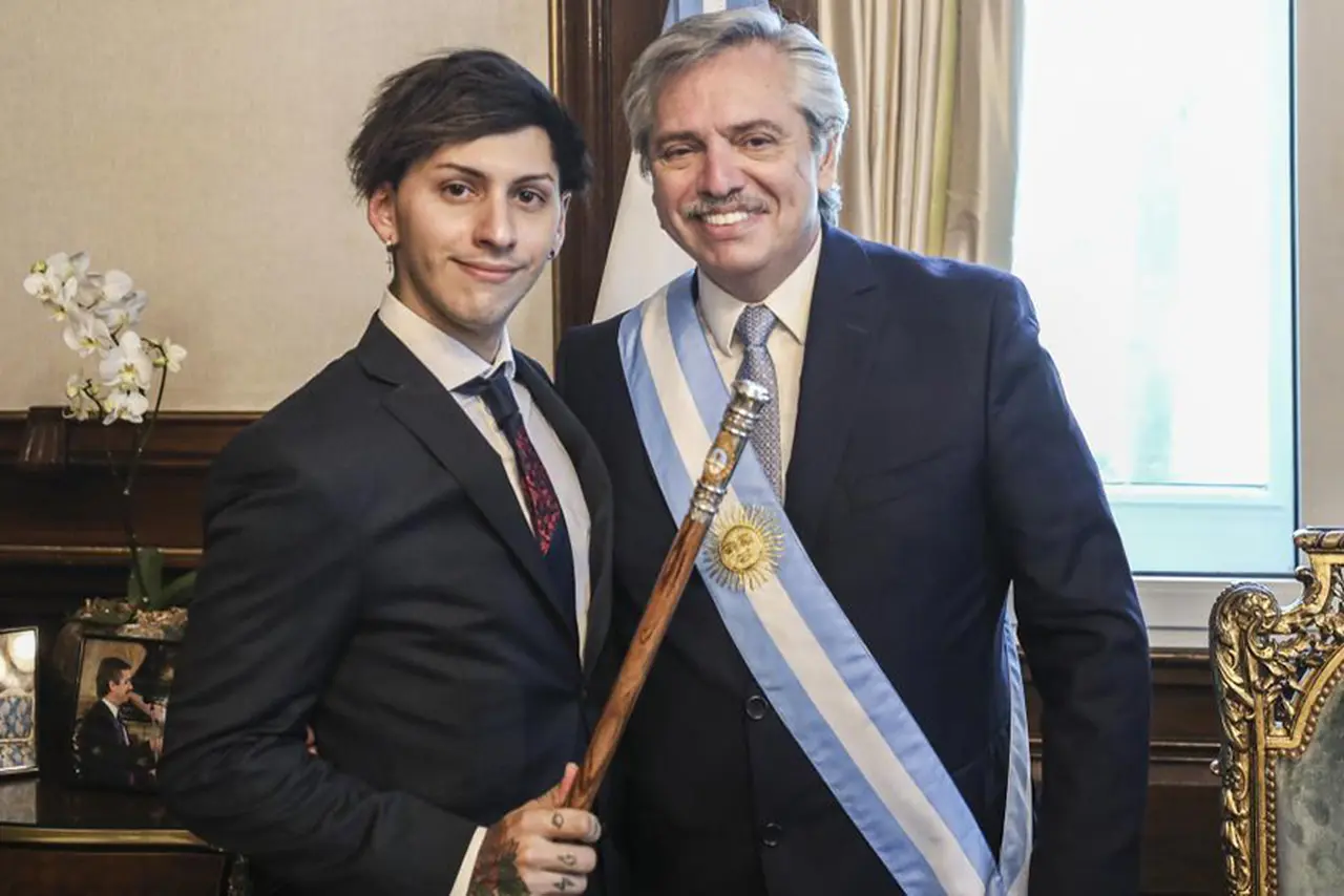 Dyhzy con su padre Alberto Fernández el día de su asunción al mandato
