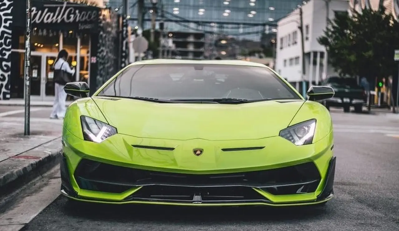 Un bitcoin por un Lamborghini