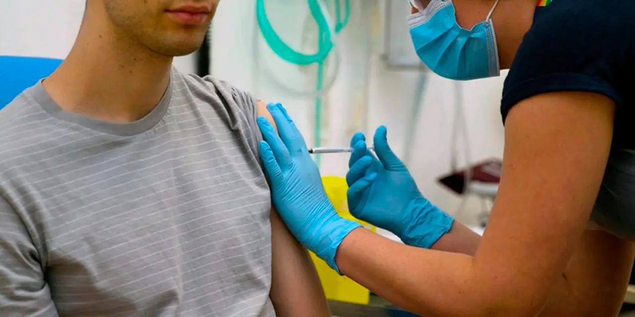 Vacunas Sputnik V y AstraZeneca darían 2 años de inmunidad