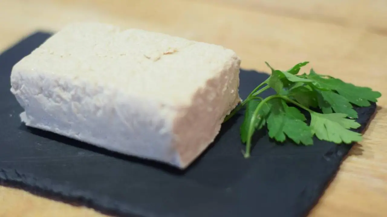 El tofu se prepara a partir de la leche de seoja
