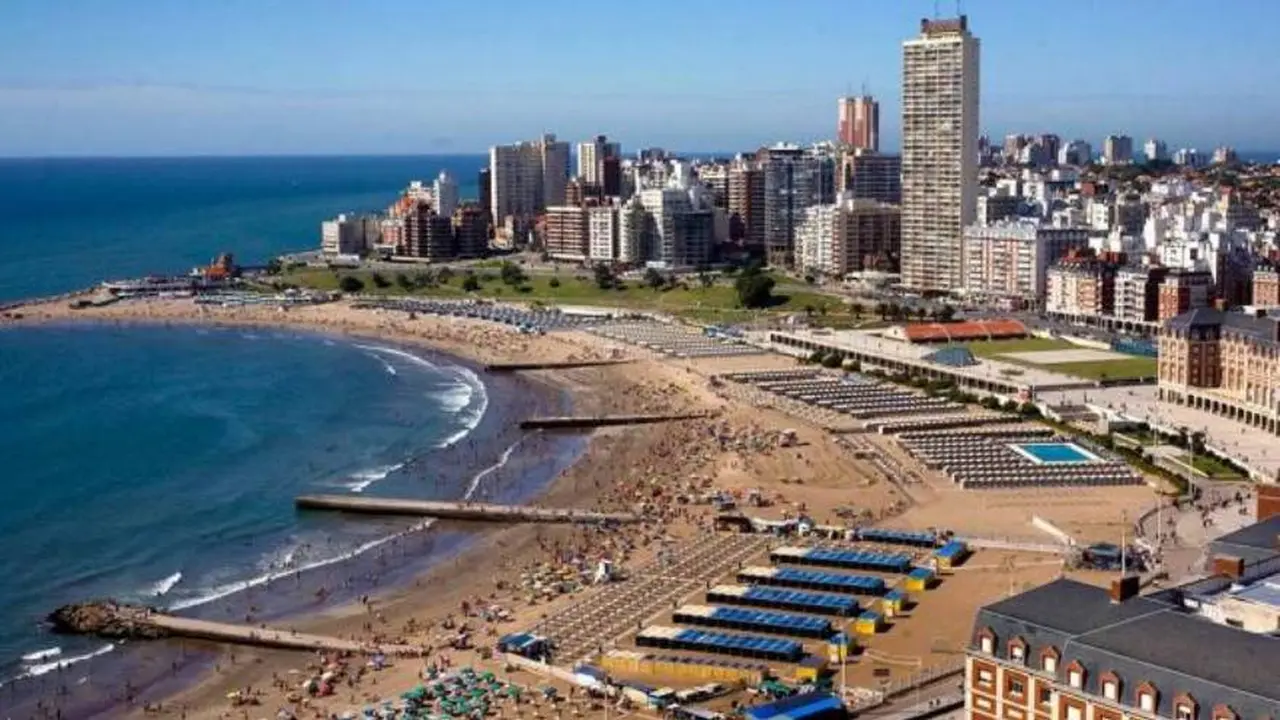 Vacaciones 2025: actualizaron los precios de las carpas en Mar del Plata y esto costarán en enero