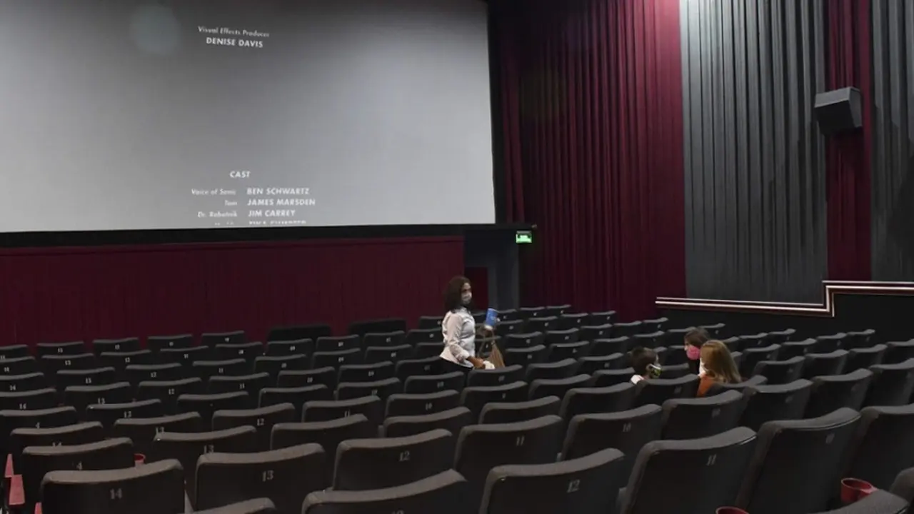 El sector de los cines brinda empleo a más de 10.000 personas.