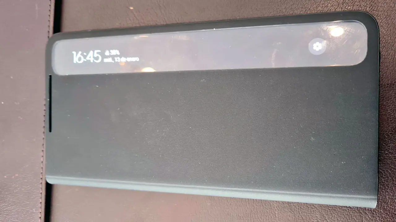 Estuche del Samsung Galaxy S21 Ultra para contener al lápiz óptico.