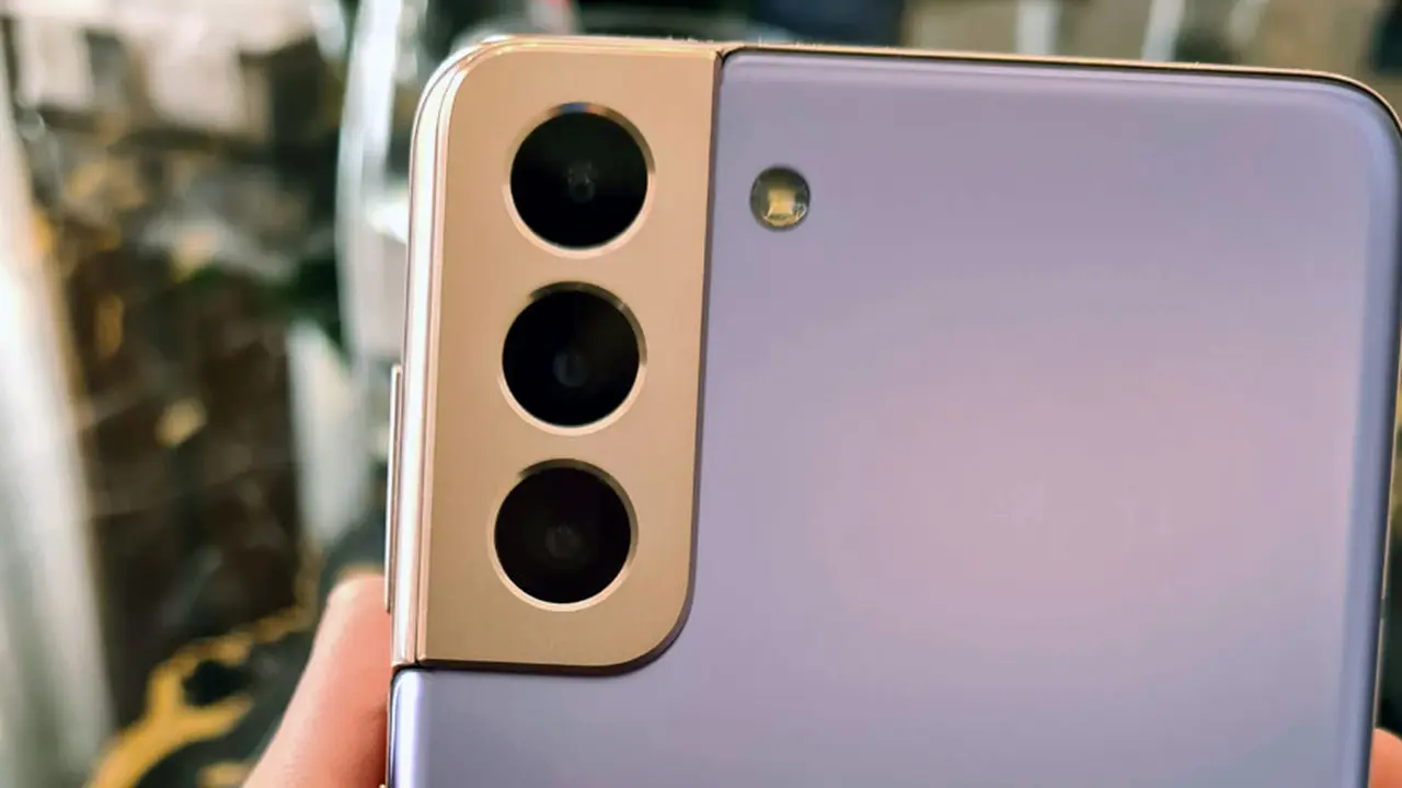 Módulo de cámaras traseras del Samsung Galaxy S21+.