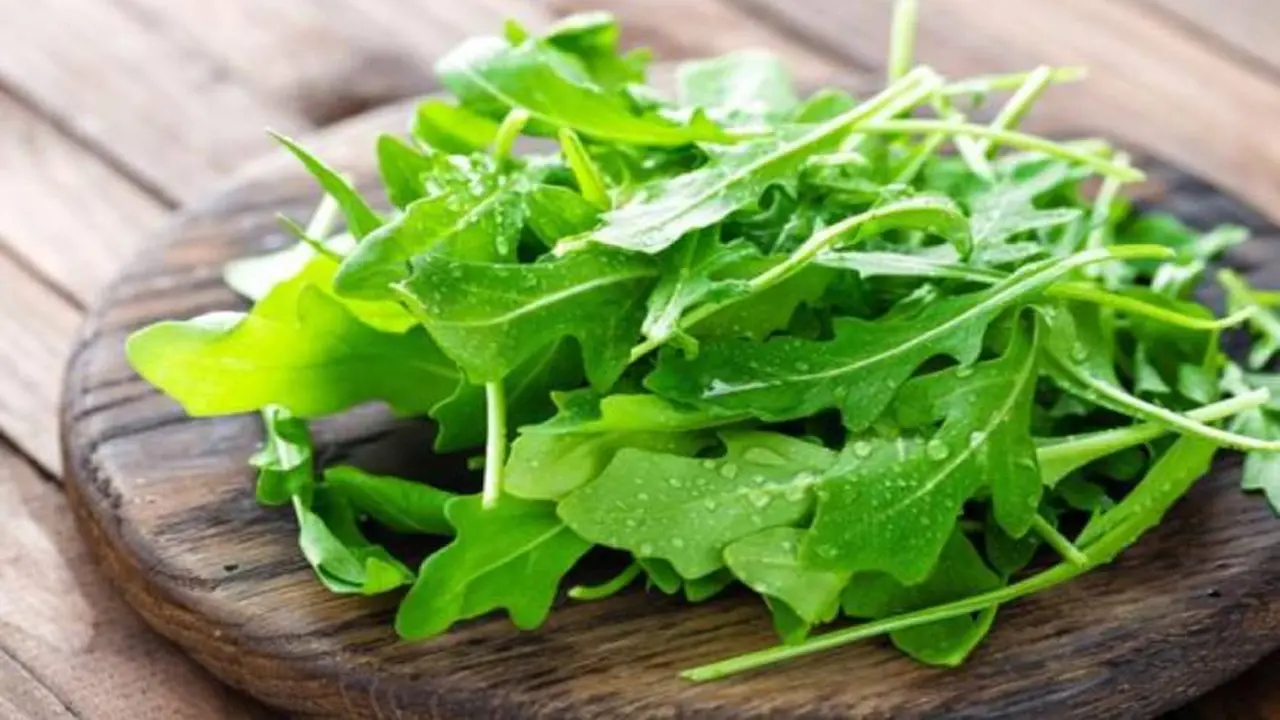 La rúcula es uno de los ingredientes de esta primera preparación