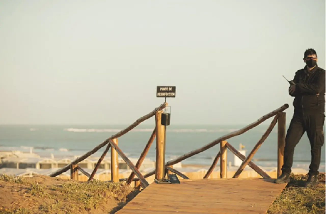  pandemia: respeto a los protocolos en un entorno de playa