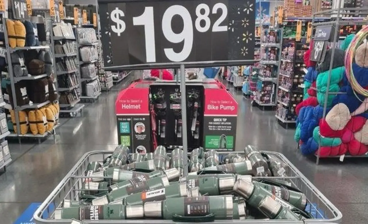 En Estados Unidos, el precio del termo Stanley subió 25% en unos meses