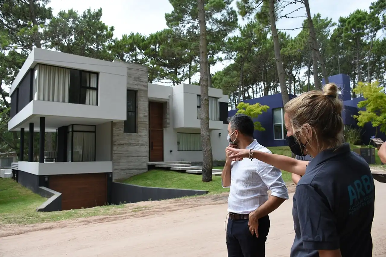 ARBA detectó 366.000 m² construidos sin declarar en countries, edificios y zonas exclusivas de Pinamar y Mar del Plata