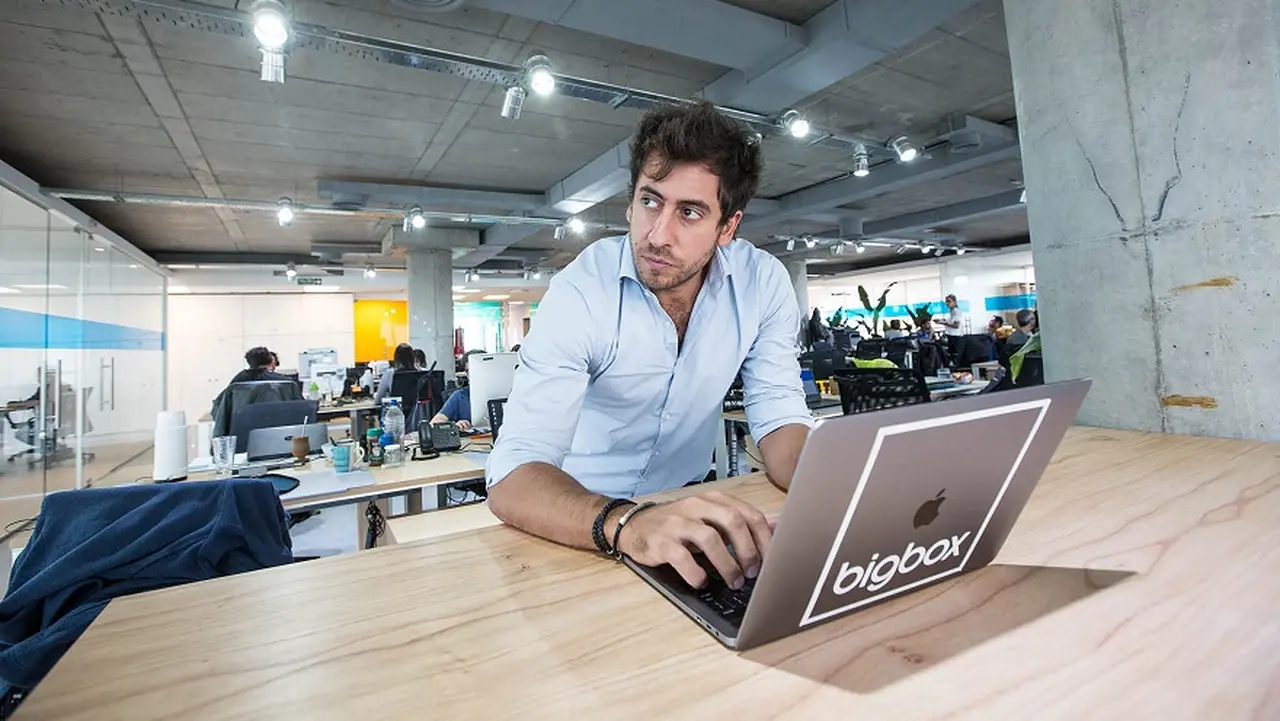 Gaston Parisier, fundador y CEO de Bigbox, viajará a España para la puesta a punto de la operación.