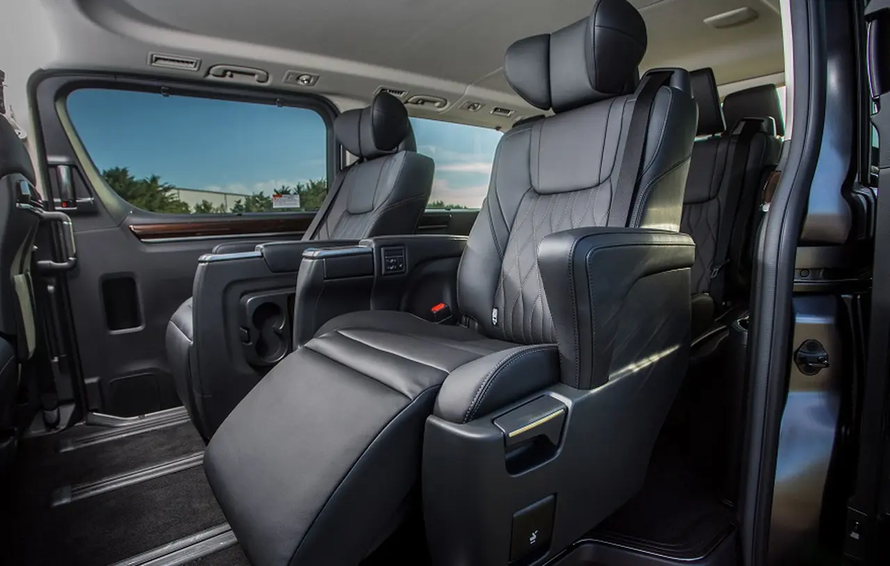 Toyota Hiace Wagon, muy cómoda por dentro.