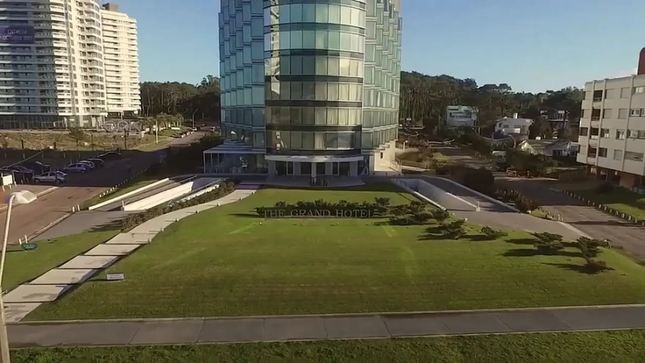 he Grand Hotel, el cinco estrellas que se mantuvo abierto hasta fines de enero y no volvió al abrir