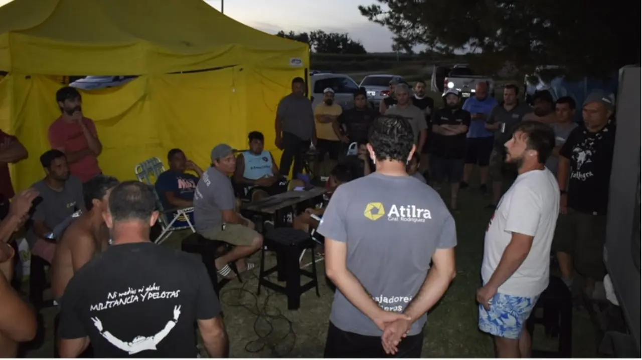 Lácteos Mayol es una empresa que desde la semana pasada sufre el bloqueo de sus instalaciones debido a una protesta del sindicato lechero, Atilra.