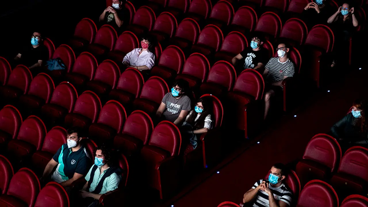 Con precauciones, volvió el público a los cines argentinos